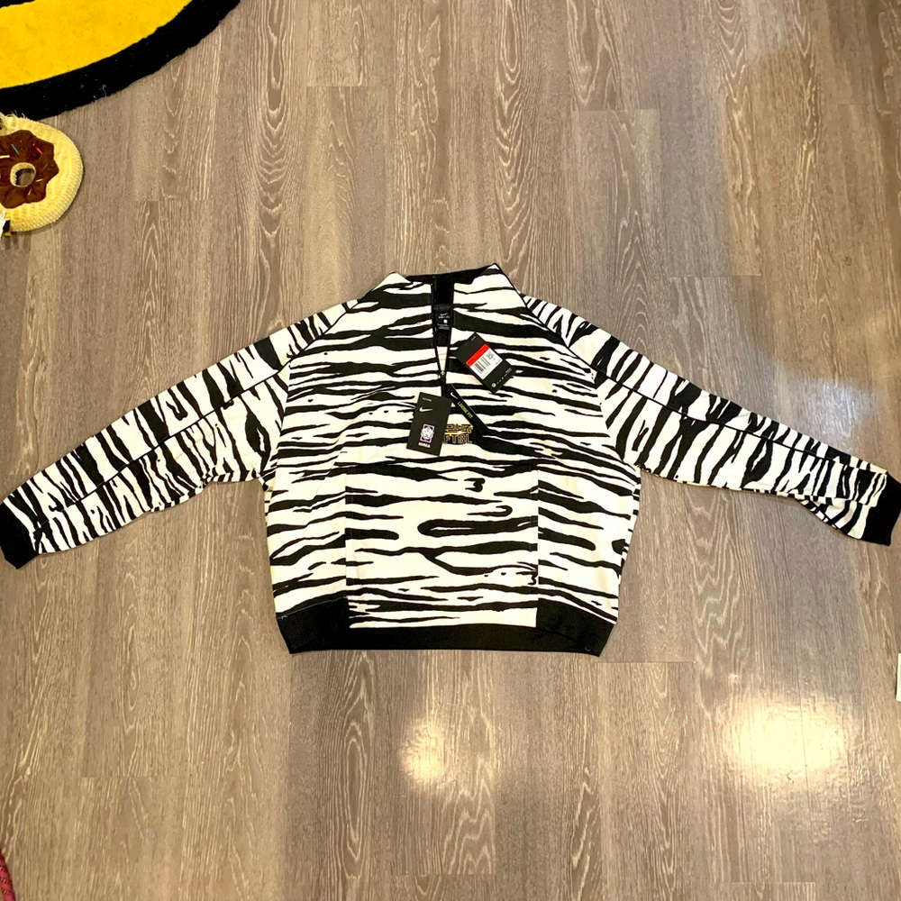 Nike Korea Cropped Pullover